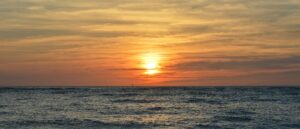 videos-show-police-officer-pull-off-tom-cruise-like-stunt-as-speed-boat-zooms-away-unmanned