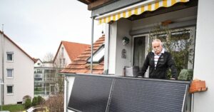 why-balcony-solar-panels-haven’t-taken-off-in-the-us