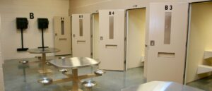 3-corrections-officers-stabbed-in-‘premeditated’-attack-by-ms-13-gang-members