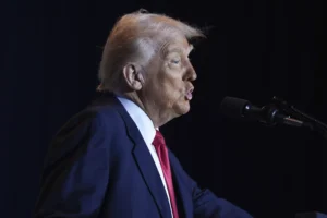 trump-continues-spat-with-‘loser’-karl-rove-–-washington-examiner