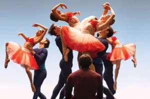 ‘etoile’:-a-promising-misstep-from-the-team-behind-‘gilmore-girls’