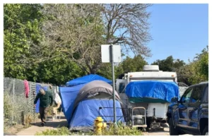 gavin-newsom-calls-on-california-cities-to-ban-homeless-encampments