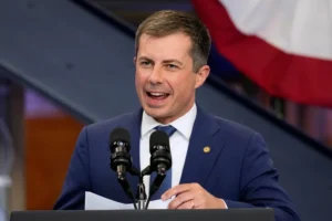 watch:-buttigieg-holds-town-hall-for-veterans-in-cedar-rapids,-iowa