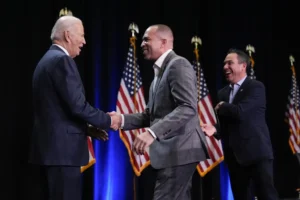 jeffries-dodges-questions-of-biden-cover-up:-‘not-looking-backward’