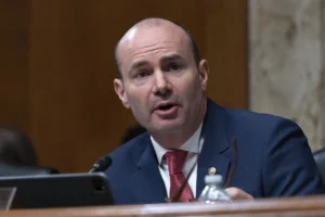 mike-lee-accuses-district-judges-of-‘cosplaying-as-presidents’