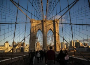 mexican-navy-training-ship-crashes-into-brooklyn-bridge