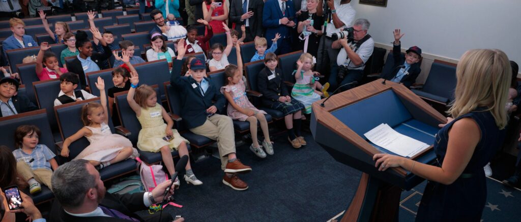 ‘how-many-people-has-he-fired?’-—-small-child-steals-the-show-at-special-white-house-press-briefing
