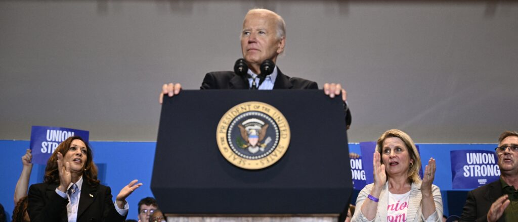 ‘could-not-speak’-—-biden-bombed-closed-door,-scripted-town-hall,-new-book-alleges