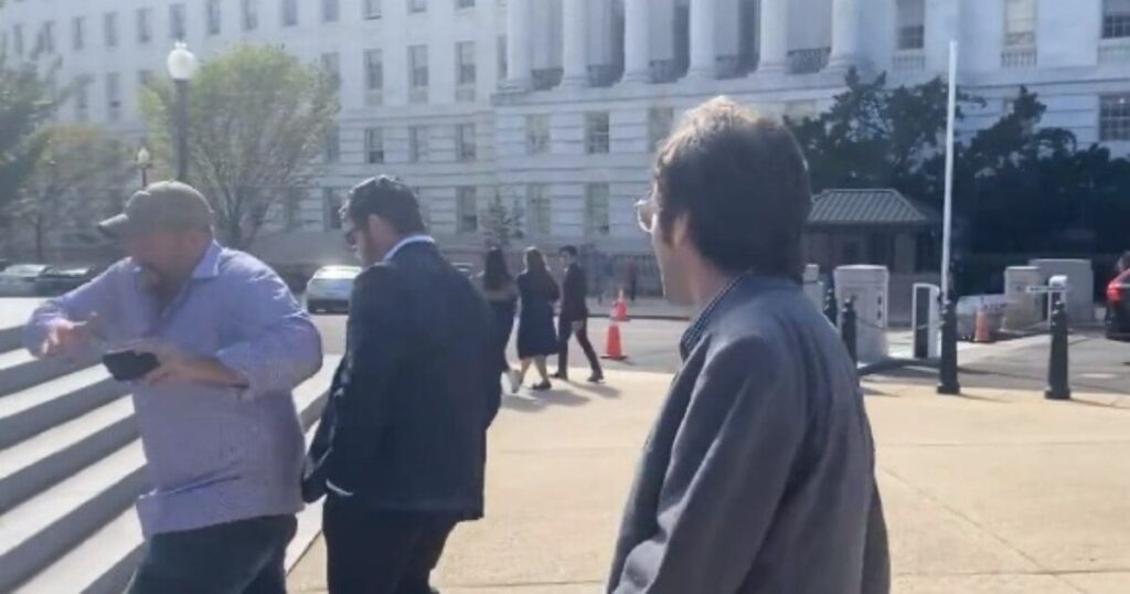 watch:-rep.-dan-crenshaw-threatens-and-assaults-right-wing-reporter-who-was-grilling-him-about-being-a-war-hawk-|-the-gateway-pundit-|-by-cassandra-macdonald