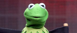 student-outraged-over-‘cowardly’-and-‘inoffensive’-commencement-speaker-kermit-the-frog