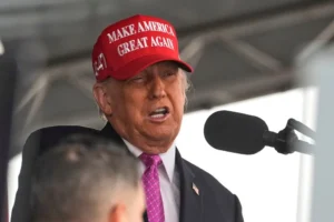 top-lawyers-leaving-paul-weiss-months-after-firm-struck-deal-with-trump-–-washington-examiner