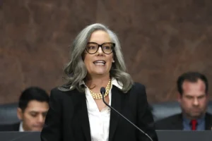 arizona-democrats-on-shaky-ground-ahead-of-2026,-with-katie-hobbs-vulnerable-–-washington-examiner