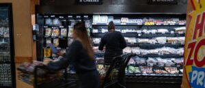 us-consumers-now-more-optimistic,-ending-5-straight-months-of-decline-in-confidence-index