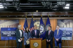 house-democrats-plot-investigations-into-trump-with-eye-on-majority