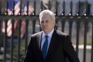 david-sacks-alleges-elizabeth-warren-controlled-biden’s-autopen-–-washington-examiner