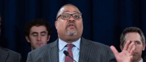 alvin-bragg’s-office-cuts-15-year-plea-deal-for-transgender-knife-wielding-murderer