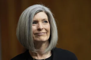 joni-ernst-defends-‘big,-beautiful-bill’-medicaid-changes-in-town-hall