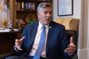 gop-path-to-a-illinois-senate-victory-may-run-through-darin-lahood