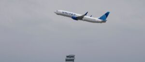 ‘i’m-going-to-die’:-story-about-doctor-saving-man’s-life-mid-flight-sounds-straight-out-of-movie