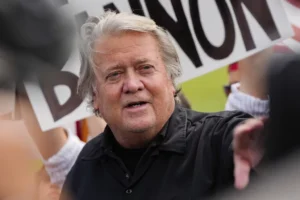 steve-bannon’s-podcast-returns-to-spotify-after-five-year-ban