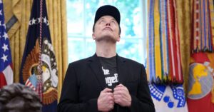 ‘100%-stupid’:-maga-world-is-cautiously-turning-on-elon-musk