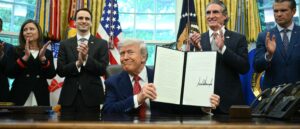 ‘not-just-for-the-jetsons’:-trump-lifts-regs-on-drones,-supersonic-flight,-opens-door-for-flying-cars