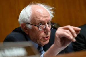 sanders-claims-trump-is-moving-us-‘rapidly-into-authoritarianism’-–-washington-examiner