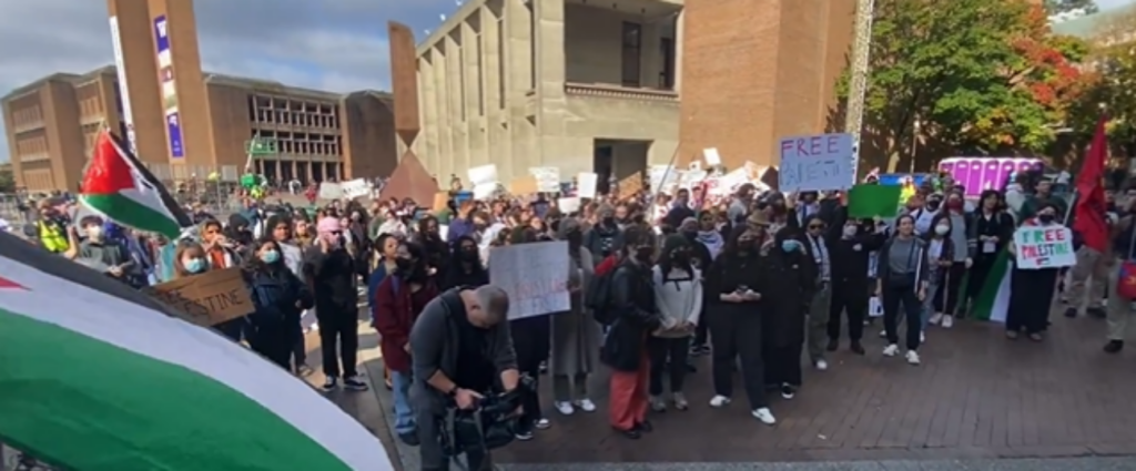 ‘they-want-our-people-dead’:-jewish-student-bursts-into-tears-as-pro-hamas-demonstration-takes-place-on-campus