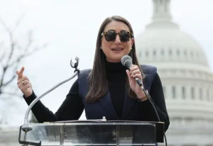 sara-jacobs-mocked-for-wining-and-dining-post-in-wake-of-ice-raids