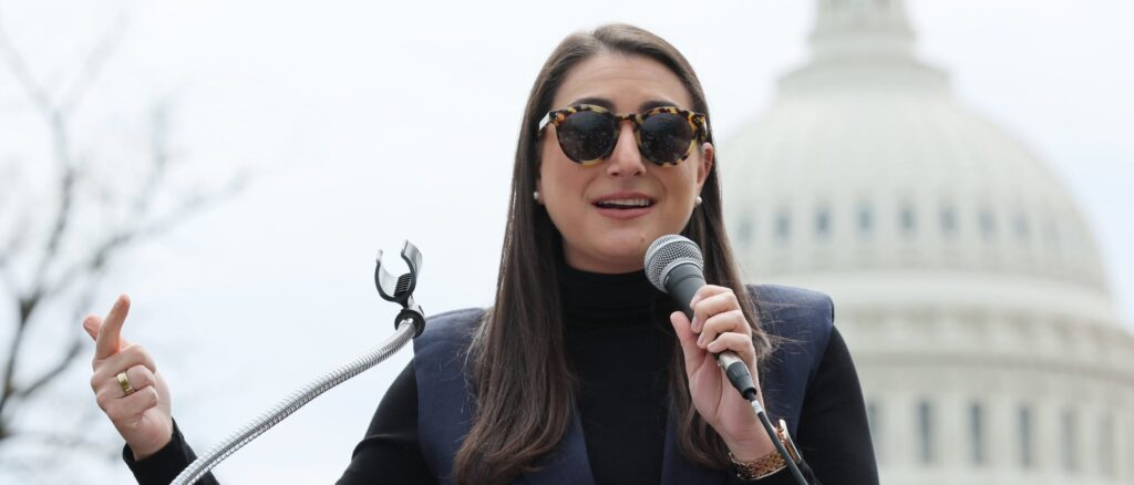 democrat-sets-out-on-virtue-signaling-quest,-ends-up-getting-clubbed-by-internet-instead