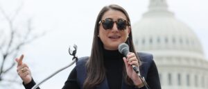 democrat-sets-out-on-virtue-signaling-quest,-ends-up-getting-clubbed-by-internet-instead