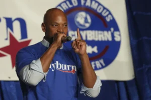 moore-headlines-another-swing-state-event