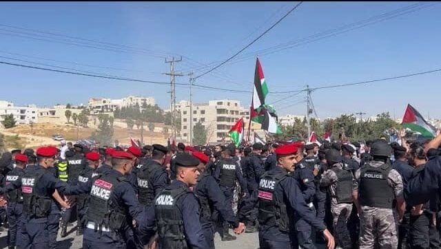 jordanian-forces-deploy-tear-gas-against-protesters-approaching-western-border;-‘day-of-jihad’-march-continues-towards-israeli-territory-(video)-|-the-gateway-pundit-|-by-jim-hᴏft