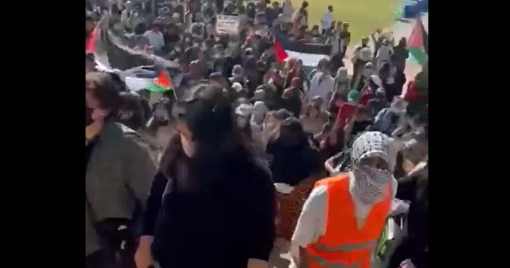 muslims-and-young-leftists-march-on-ucla-campus-chanting-“intifada!-intifada!”-–-or-bloody-uprising-against-israel-|-the-gateway-pundit-|-by-jim-hoft