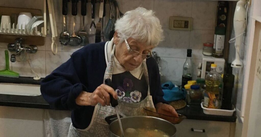 israel-war:-hamas-kidnapped-84-year-old-israeli-woman-as-she-cried-for-help,-grandson-says