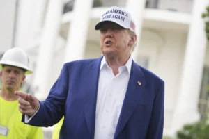 trump-weighs-war-against-iran-and-tells-netanyahu,-‘keep-going’