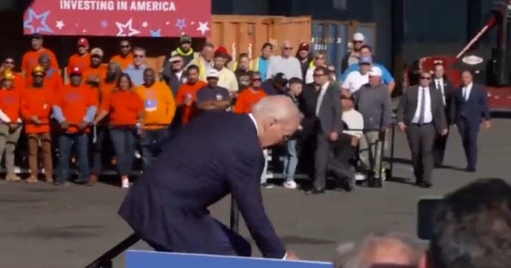breaking:-joe-biden-trips-and-almost-falls-on-his-face-as-he-takes-stage-in-philly-(video)-|-the-gateway-pundit-|-by-cristina-laila