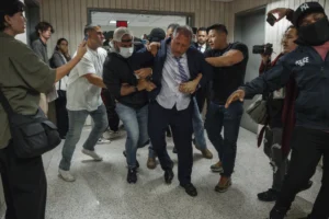 democrats-take-a-political-gamble-with-arrests-and-theatrics