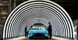 china’s-electric-vehicle-factories-have-become-tourist-hot-spots