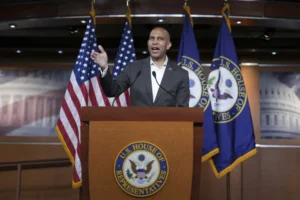 hakeem-jeffries-says-he-is-still-waiting-for-‘gang-of-eight’-briefing-on-iran