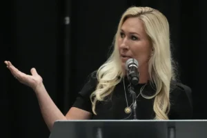 greene-repeatedly-bangs-gavel-amid-doge-interruptions:-‘you’re-not-recognized’