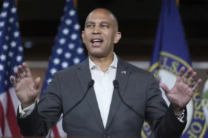 jeffries-lauds-mamdani’s-affordability-focus,-sidesteps-socialist-ideology