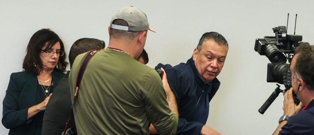 anti-ice-california-senator-is-buddy-buddy-with-activists-that-helped-spark-la-riots