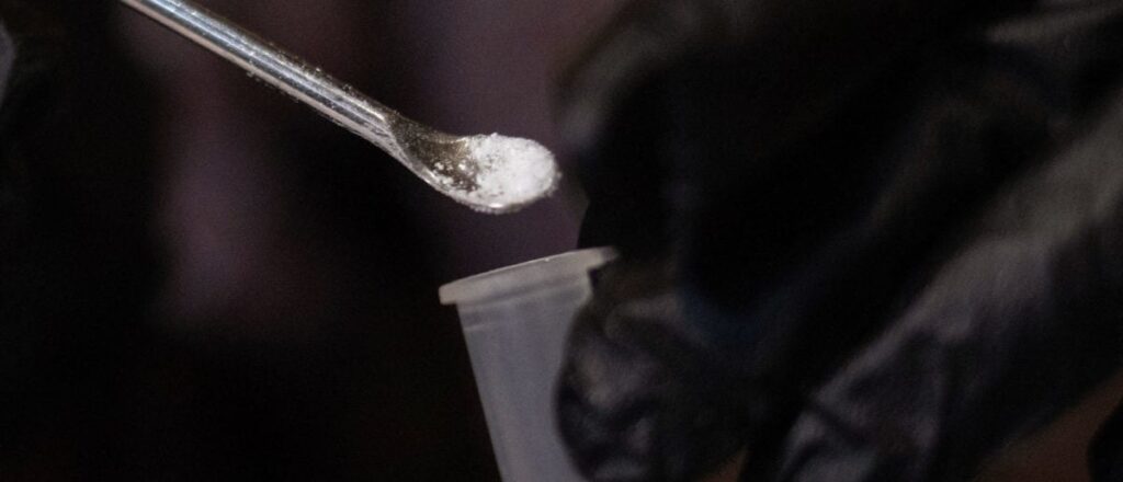 ‘brick-of-cocaine’:-ex-cop-admits-to-selling-a-kilo-of-coke-straight-from-police-evidence-locker