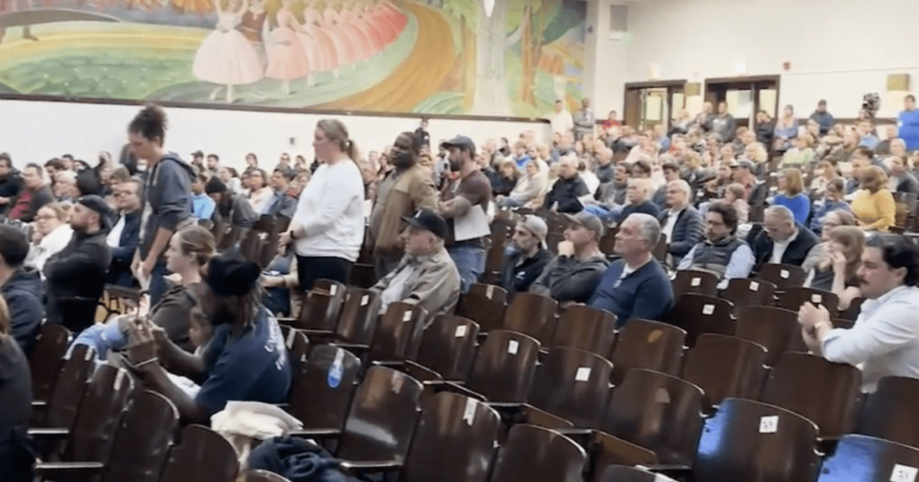 chicago-residents-express-concerns-over-new-migrant-shelter-for-single,-adult-men-|-the-gateway-pundit-|-by-margaret-flavin