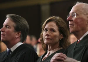 amy-coney-barrett-dismisses-ketanji-brown-jackson’s-dissent-on-injunctions
