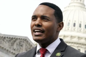 torres-flames-ogles-investigation-into-mamdani’s-citizenship