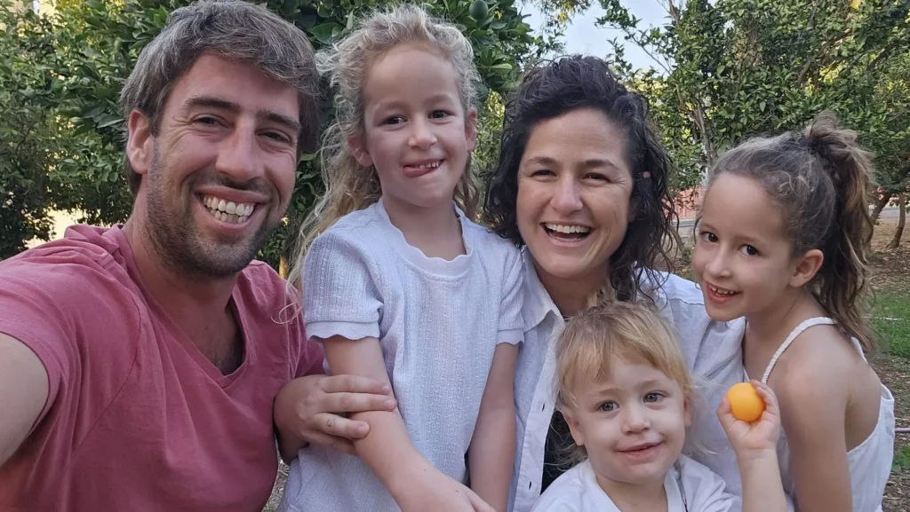 final-texts-of-israeli-american-family-of-six-murdered-by-hamas-“they’re-here-they’re-burning-us.-we’re-suffocating,”-|-the-gateway-pundit-|-by-margaret-flavin