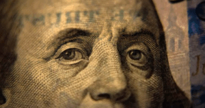 us-dollar-faces-historic-decline-in-2025-|-the-gateway-pundit-|-by-robert-semonsen