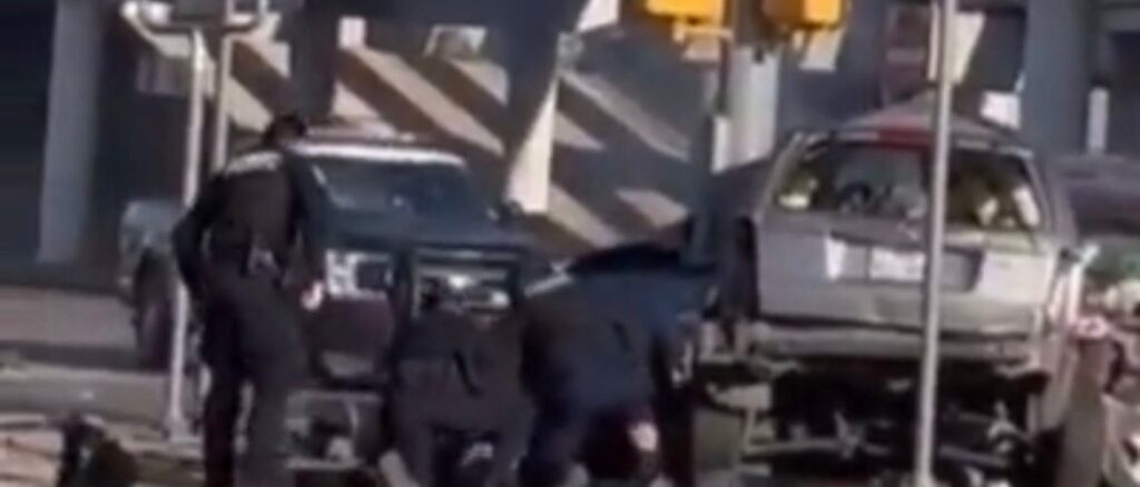 3-killed,-3-injured-in-multi-car-crash-outside-us-border-crossing-station,-‘smuggler’-suspected:-video